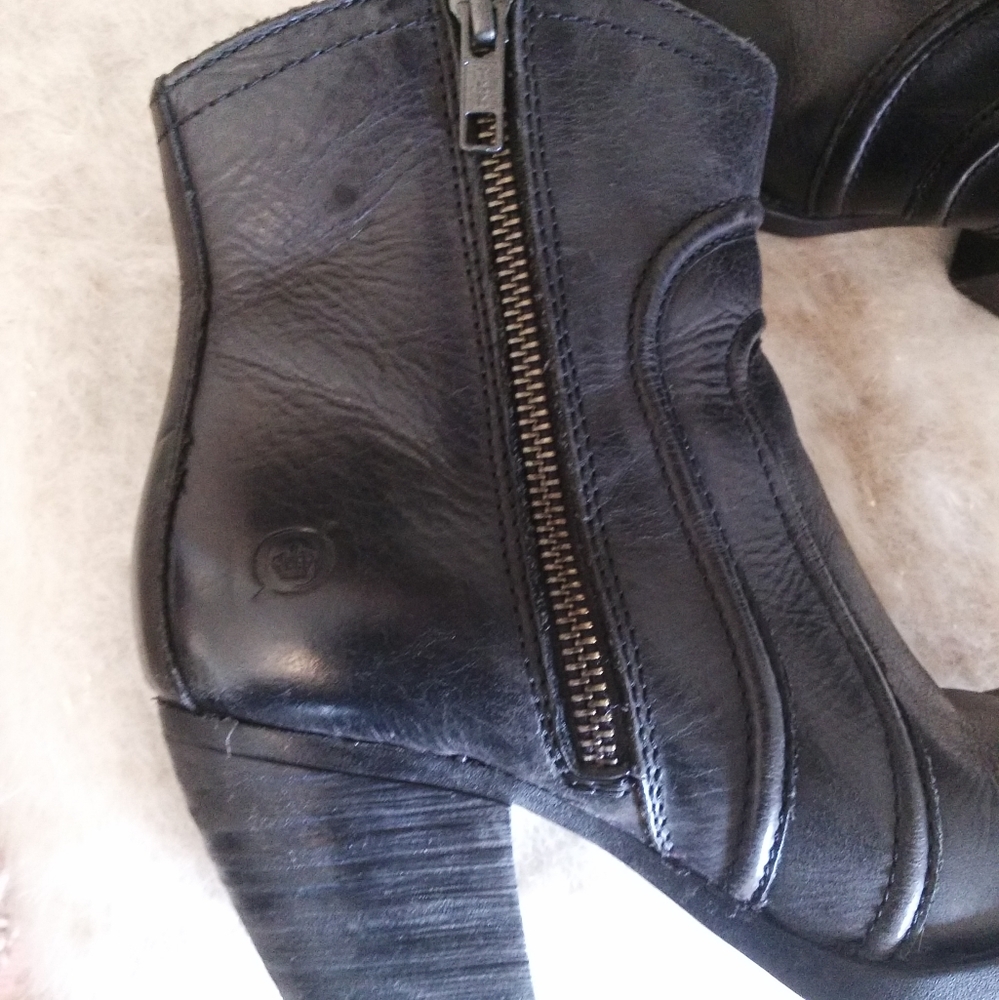 Boots - Picture 3 of 4